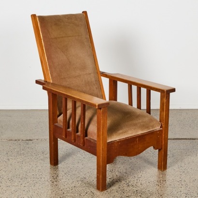 An Oak Arts and Crafts Reclining Morris Lounge Chair