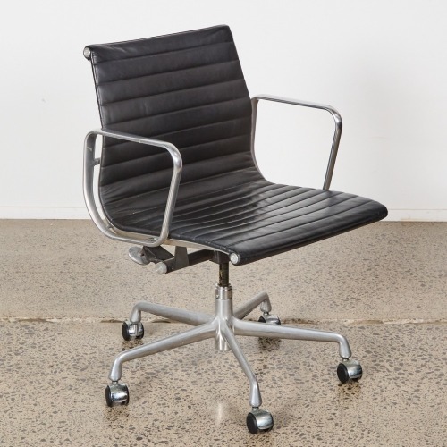 An Eames Aluminium EA335 Group Chair