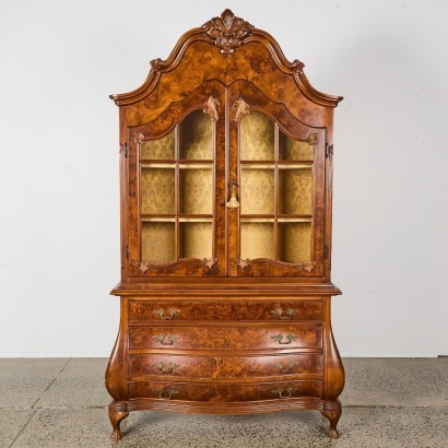 A Rococo Style Vitrine