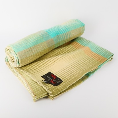 A Robin Canterbury Wul Blanket