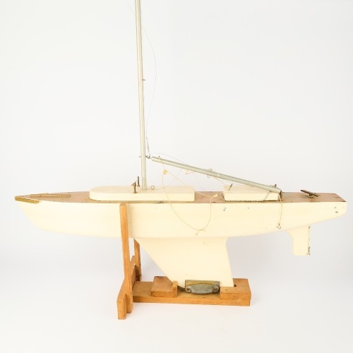 A Scratch Built Pond Yacht