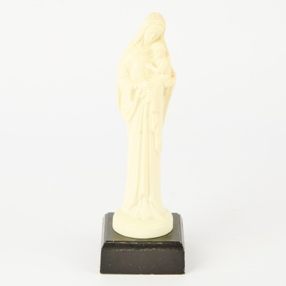A Vintage Virgin Mary Small Statuette