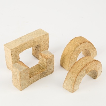 A Set of Four Hana Rakena Interlocking King Pieces