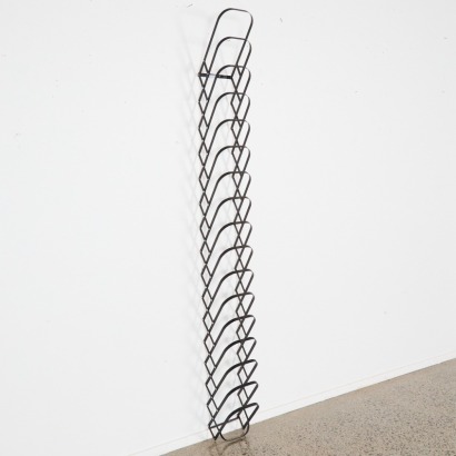 An Extendable Magazine Rack