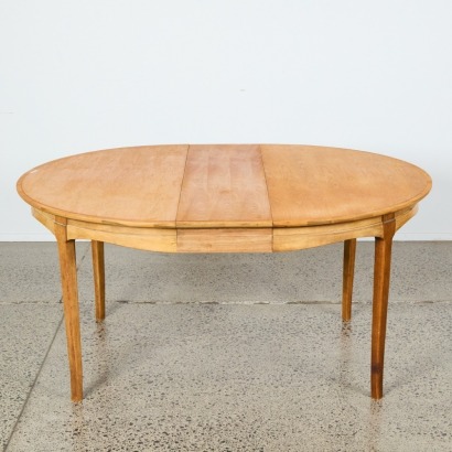 An Oak Mid-Century Extendable Table