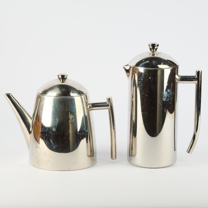 An Avanti Insulated Coffee Plunger And Tea Pot With Strainer