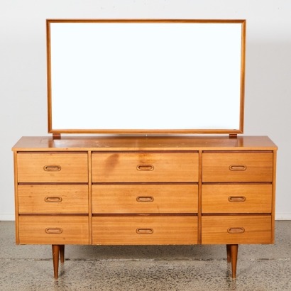 A Retro Dresser/Drawer Unit