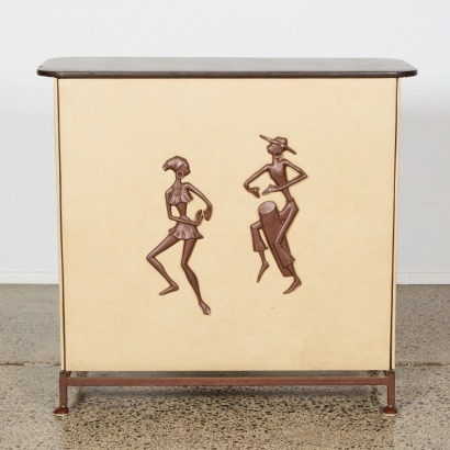 A Mid-Century Cocktail Bar