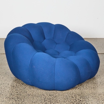 A Replica Bubble Chair in the Style of Pierre Paulin