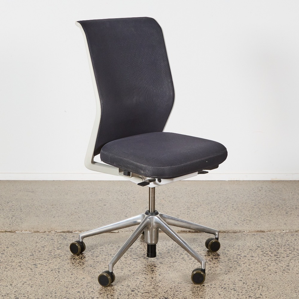 A Vitra ID Mesh Dynamic-Tilt Office Chair by Antonio Citterio