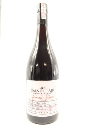(1) 2020 Saint Clair Pioneer Block Winemaker Selection Pinot Noir, Marlborough