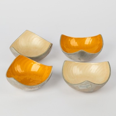 A Set of Four Italian Bowls