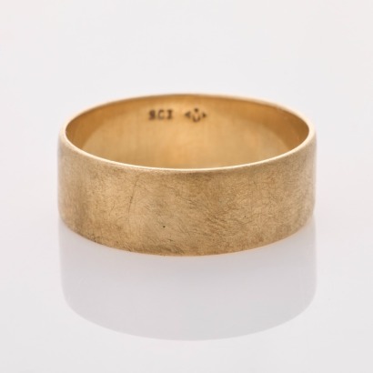 9ct Yellow Gold, Plain 7.5mm Wide Band, Size V