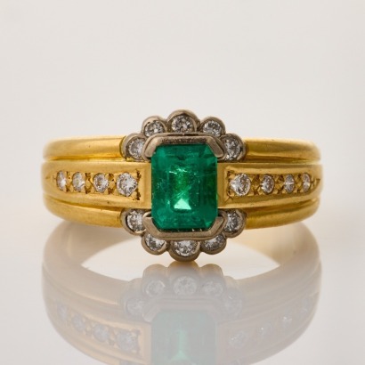 18ct Yellow Gold, Vintage, .87ct Emerald / .32ct Diamond Ring