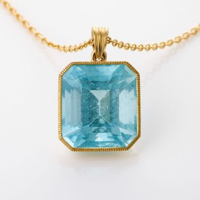 18ct Yellow Gold, 10.36ct Aquamarine Pendant and Chain