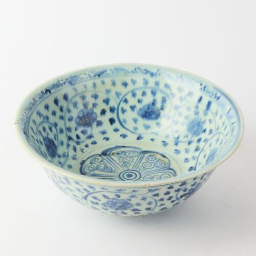 A Chinese Late Ming To Early Qing Blue and White &lsquo;Floral&rsquo; Bowl