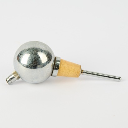 A Vintage Chrome Nip Pourer
