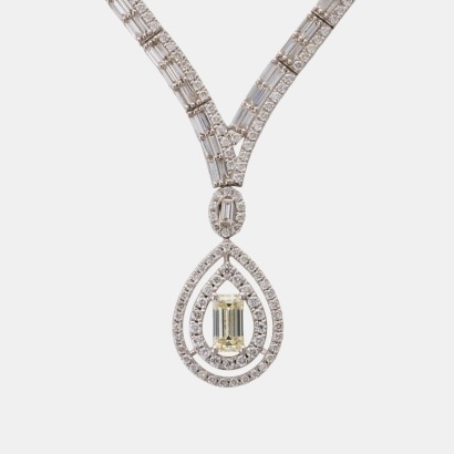 18ct White Gold, 48cm, 1.02ct Emerald Cut / 4.42ct Baguette / 3.26ct Round Brilliant Diamond Necklace - Like new