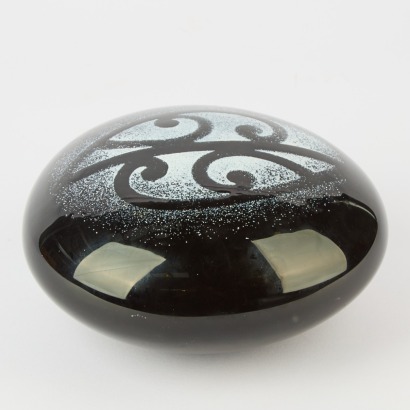 A Glass Oviod By Bevan Tako Whakairo