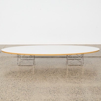 An Eames Wire Elliptical Style Table