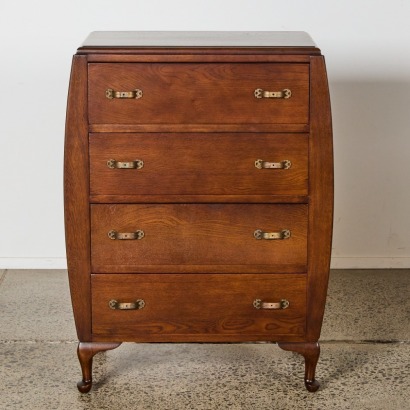 A Solid Oak Art Deco Set of Drawers