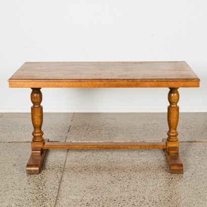 An English Oak Refractory Table