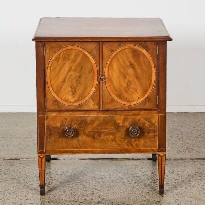 A Georgian Commode