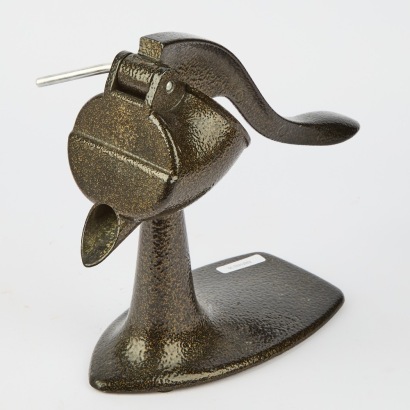 A New Retro Zealand-Made Citrus Juicer
