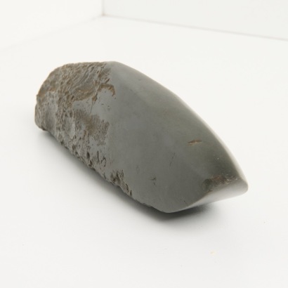 An Argillite Hog Back Toki, Aotearoa