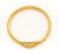 An Indian gold bangle, with elephant terminals. 20ct yellow gold. Weight 17.36 grams. Inside diameter 6cm.