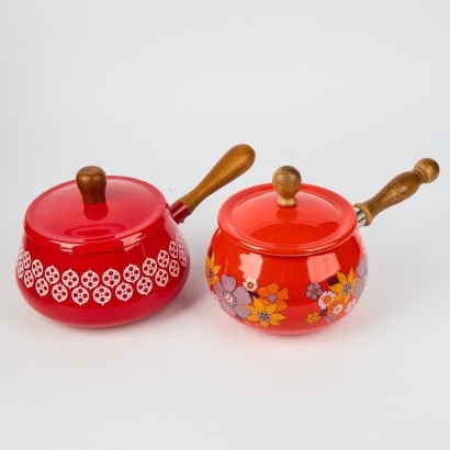 A Pair of Retro Enamel Saucepans