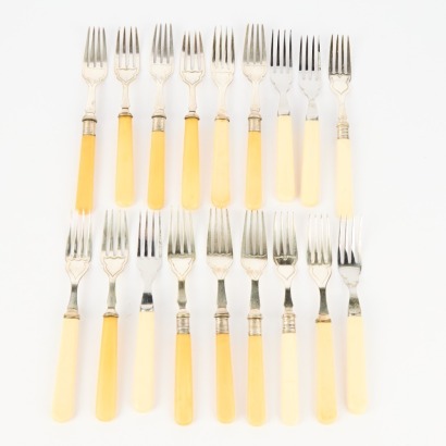 A Collection of 18 Vintage &lsquo;Bone&rsquo; Handle Forks