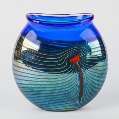 A Dewzen Art Glass Vase