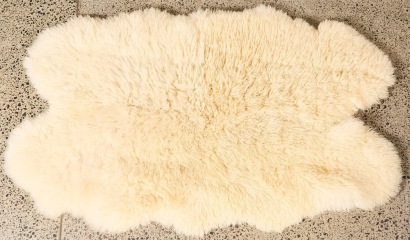A Large Quad Sheepskin Rug By Classic Sheepskin Nz In Natural White