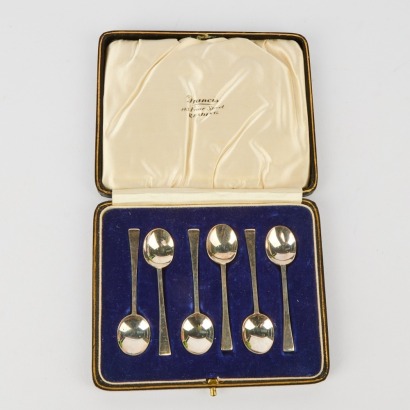A Boxed Set of Six Sterling Silver Tea Spoons by Broadway & Sons 0.036kg