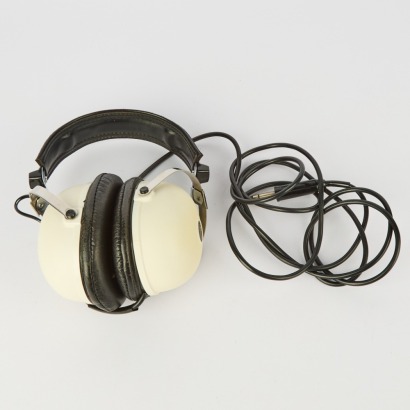 A 1970'S Vintage Set Of Pioneer Headphones Se-20A