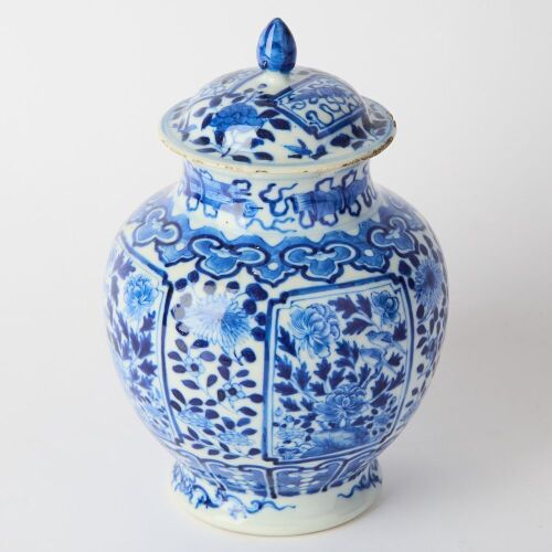 A Chinese Late Qing Blue and White &lsquo;Floral&rsquo; Covered Jar