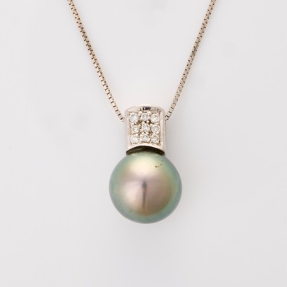 18ct White Gold, 0.67ct Diamond / Cultured 11.9mm Tahitian Pearl Pendant on 45cm Box Chain