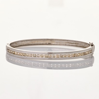 18ct White Gold, Modern, 2.52ct Diamond Snap Bangle