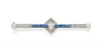 An Art Deco style sapphire, diamond and pearl bar brooch. 18ct white gold. Weight 4.42 grams. Length 5.5cm.