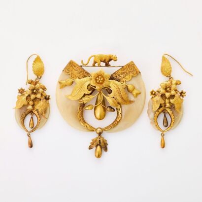 18ct Yellow Gold, Victorian, Tiger's Claw Brooch and Earrings Set, circa 1870