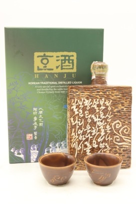 (1) Hanju Korean Traditional Distilled Liquor with Two Cups, 35% ABV, 400ml (GB)