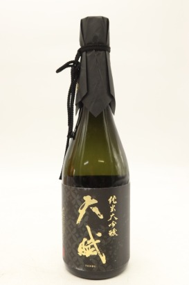 (1) Tenbu Junmai Daiginjo Sake, 15% ABV, 720ml