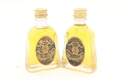 (1) Blended Scotch Whisky Miniatures, 2 Bottles Sold as One Lot