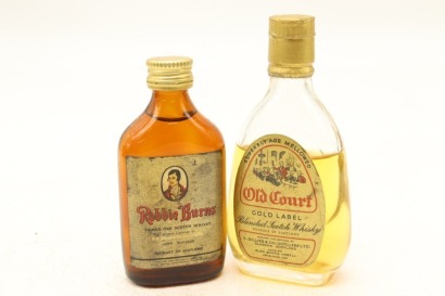(1) Blended Scotch Whisky Miniatures, 2 Bottles Sold as One Lot
