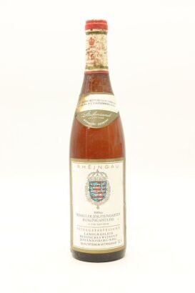 (1) 1985 Landgraflich Hessisches Weingut Johannisberger Klaus Riesling Spatlese, Rheingau, Germany &diams;