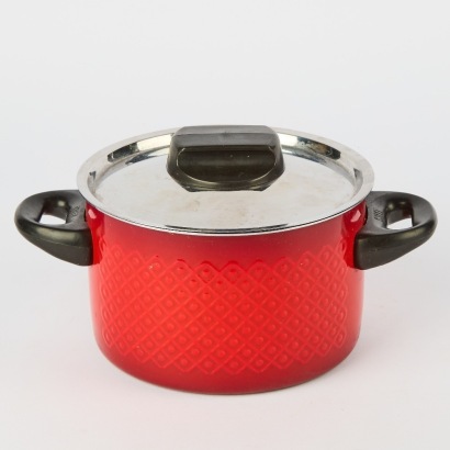 A Vintage Sillit Red Enamel Pot