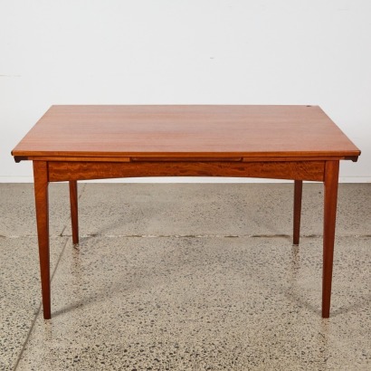 A Mid-Century Fler Extendable Dining Table