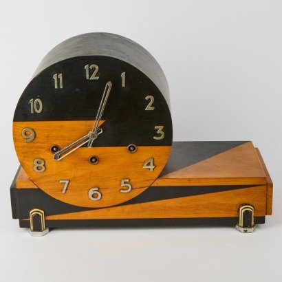An Art Deco Westminster Chiming Mantel Clock by Perivale