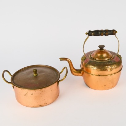 A Vintage Copper Kettle and Lidded Pot